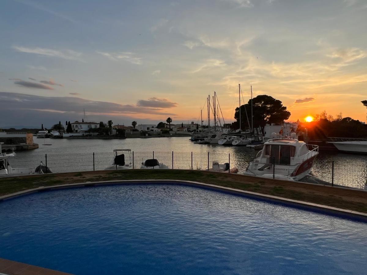 Blau Apartamento Frente A Los Canales Y Las Puestas De Sol De روساس المظهر الخارجي الصورة